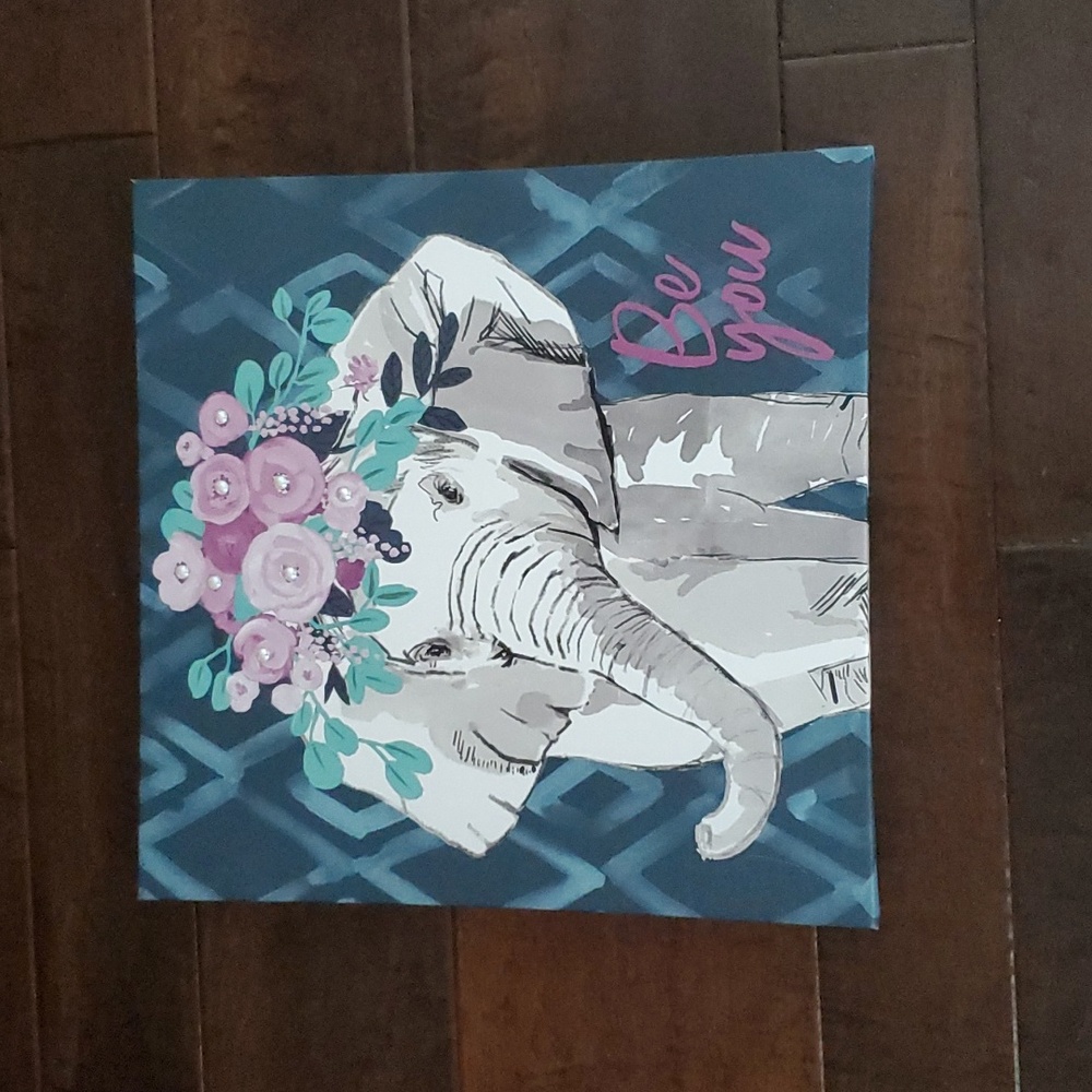 Elephant with Pearl Detail Canvas nwot